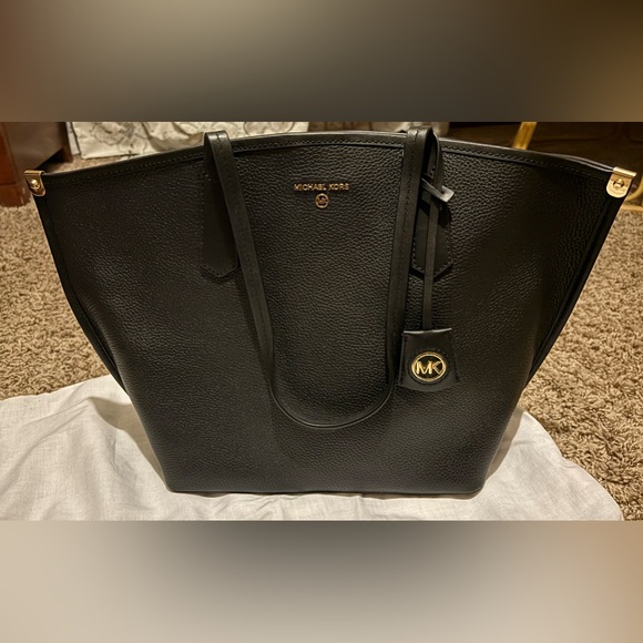 Michael Kors Black Leather tote - Picture 1 of 10